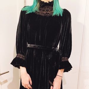 Doen Viviana Velvet Dress